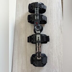 DonJoy X-ROM Adjustable Post-Op Knee Brace Universal Fit